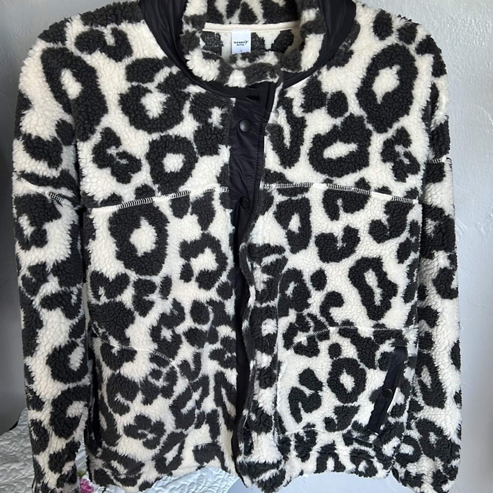 Old navy active leopard sherpa jacket - Picture 2 of 4